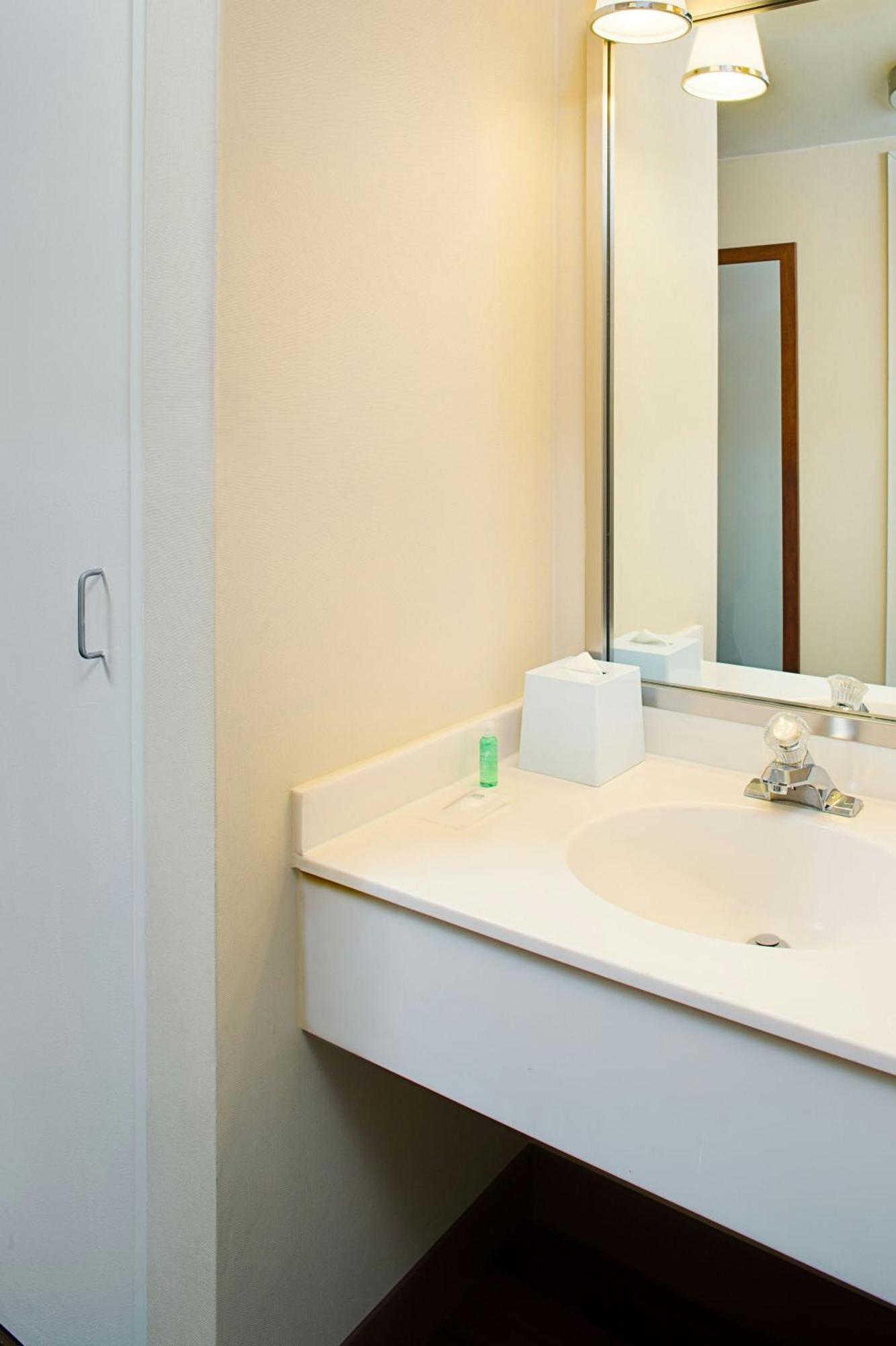Four Points By Sheraton Philadelphia Airport Exterior photo